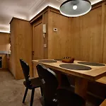Cozy Gem Μπόρμιο